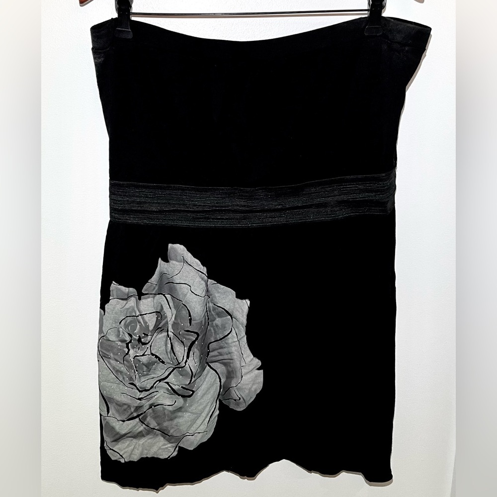 EUC 2X Addition Elle Strapless Top With Rose Print and Rhinestones